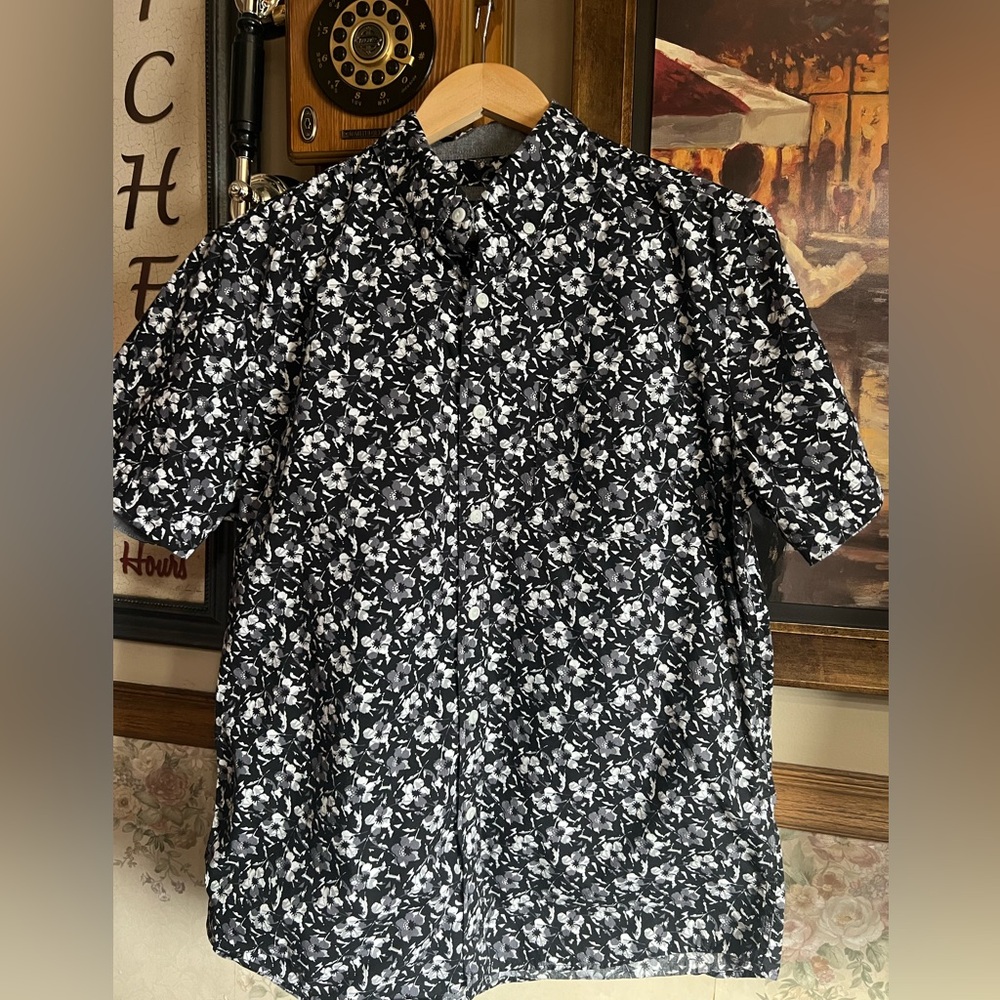 Men’s Black & White Button Up Short Sleeve Shirt Size Medium By Lee